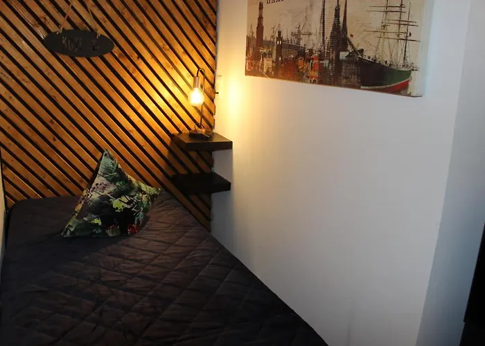 Kleine Souterrain Wohnung Naehe Hamburg